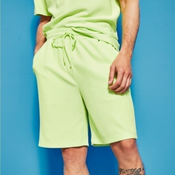 New Royalty by Maluma Men's Relaxed-Fit
Textured Ottoman Drawstring
Shorts, L - Picture 1 of 6